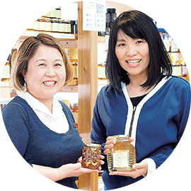 有限会社西澤養蜂場 WEB通販部門 地田 美鈴さん、信時 里香さん 